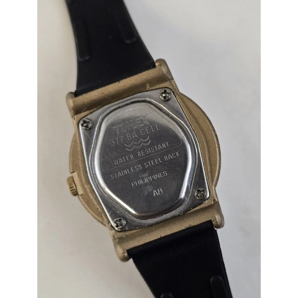vintage‎ Timex Ladies Vintage White Dial black rubber Strap Watch WR 377 1970s